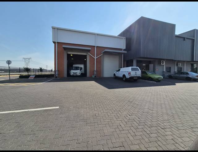608M² WAREHOUSE TO LET IN LONGLAKE